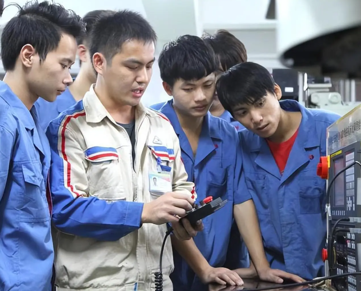 破局高技能人才困境：培育大国工匠，驱动产业升级